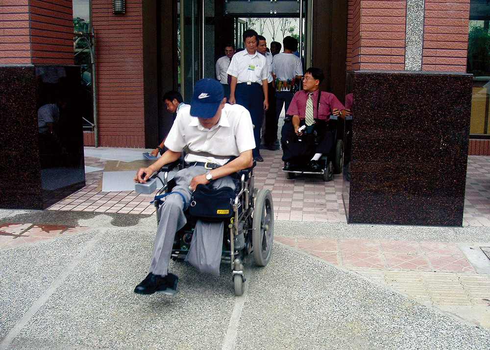 公共建築裡的無障礙設施，讓生活在城市裡的每一份子都能暢行無阻。