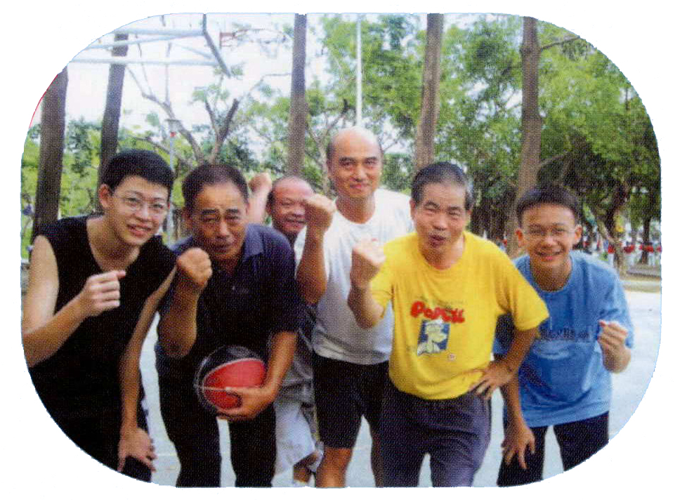 老當益壯前國手 VS 靦腆青春少年郎 老當益壯前國手 VS 靦腆青春少年郎