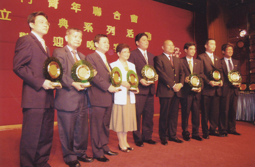 因為助人善行,許惠美時常獲得頒獎表揚。 因為助人善行,許惠美時常獲得頒獎表揚。
