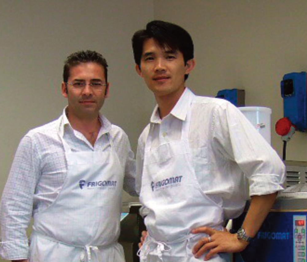 Eric曾經到米蘭Placenza小谨向威尼斯師傅博拜師學習。 Eric曾經到米蘭Placenza小谨向威尼斯師傅博拜師學習。