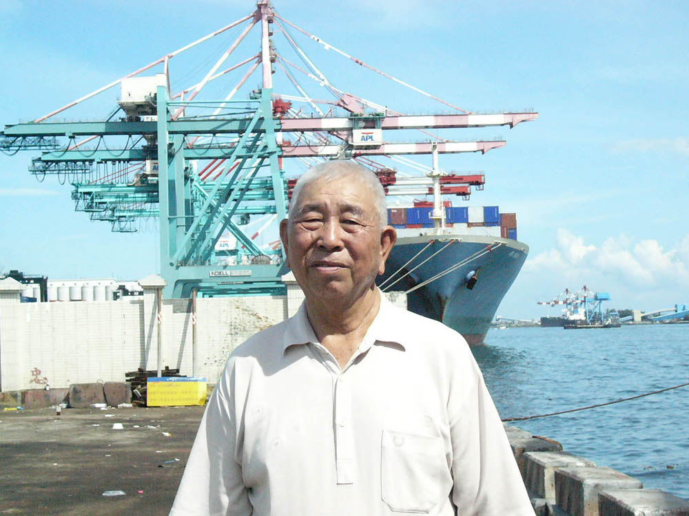 年過75歲的有銅伯說,當年在碼頭工作實在太苦了。 年過75歲的有銅伯說,當年在碼頭工作實在太苦了。