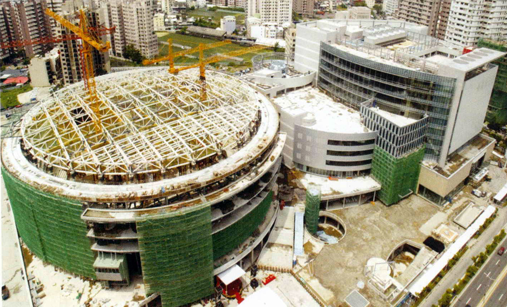 主場館進度超前 高雄巨蛋2008年9月完工 暖身賽11月陸續登場─2009世運會 造城新契機 市府團隊全體總動員