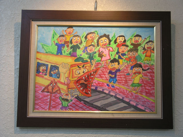 民享社區兒童安心走廊掛上十全國小學生作品。