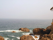站在大自然的岩洞旁遠眺大海美景(攝影 / 葉振耀) 站在大自然的岩洞旁遠眺大海美景(攝影 / 葉振耀)