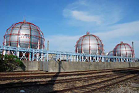 高雄重工業城市的形象,面臨轉型。(圖/郭文君攝) 高雄重工業城市的形象,面臨轉型。(圖/郭文君攝)