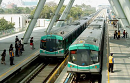 高捷紅線和即將通車的橘線,也在高雄市便捷交通網絡的建構中,扮演舉足輕重的角色。(圖/張忠義攝) 高捷紅線和即將通車的橘線,也在高雄市便捷交通網絡的建構中,扮演舉足輕重的角色。(圖/張忠義攝)