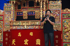 天宏園的掌門人葉勢宏，拜在《小西園掌中劇團》門下，深研掌中藝術。(圖/侯志勇攝)