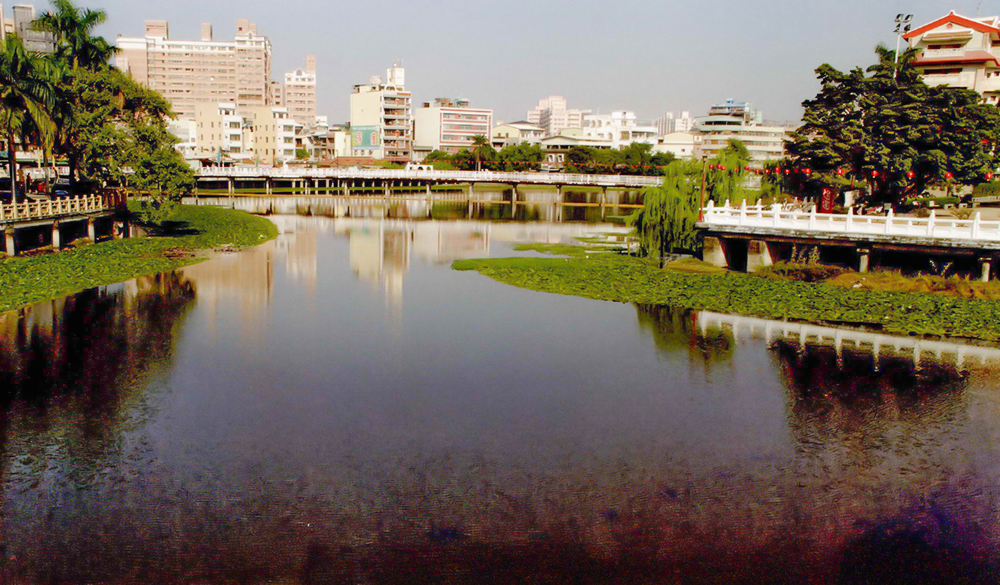 水工處計劃新建一個閘門，可以同時控制進出水，保持水位又更新水質。(圖/侯志勇攝)