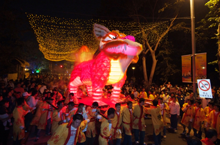 「迎火獅」是萬年季的重頭戲，也是一系列活動的最高潮。(圖／鮑忠暉攝)