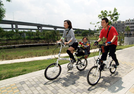 城市中的公園，是許多市民每日休閒的好去處。(圖/鮑忠暉攝)