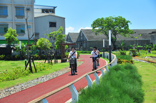 周盟桂認為西臨港線是高雄市規劃最佳之自行車道。（圖／高雄市政府工務局養護工程處提供）