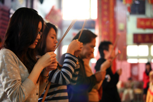 農曆新春到來，不妨坐捷運逛大廟，祈求新年的平安順利。（圖／林育恩攝）