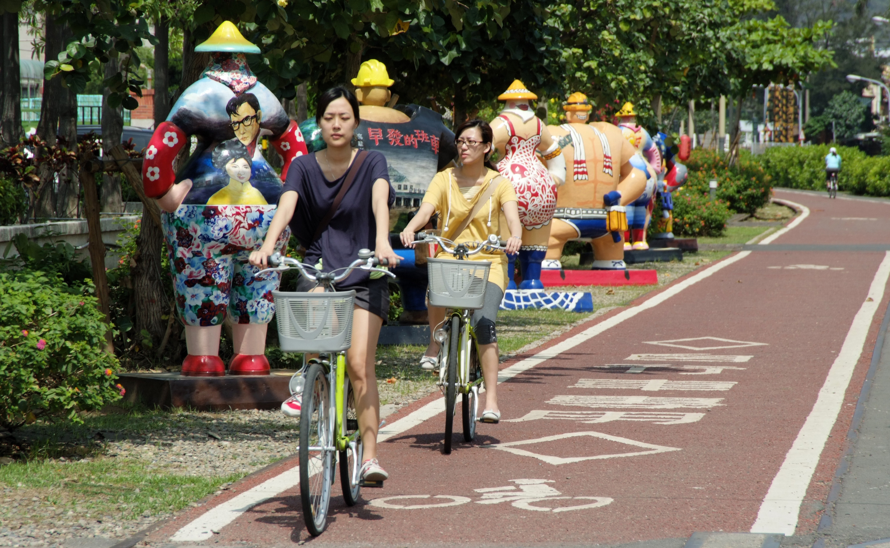 高雄市的自行車專用道里程傲視全國。（圖／鮑忠暉攝）