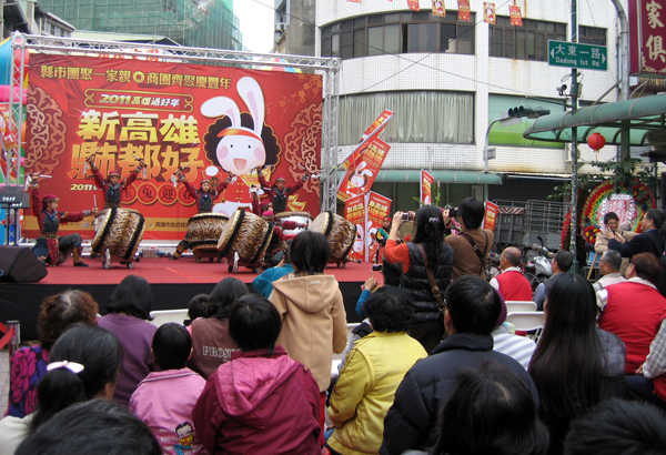 鳳山家具街年味十足。(圖/高雄市政府經濟發展局提供)