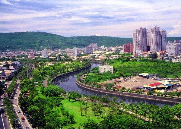 高雄以山海河港的城市特色吸引國內外遊客。(圖/鮑忠暉攝)