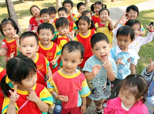 高市府提供就讀公私立幼稚園或托兒所之4~5歲幼兒幼教券補助。(圖/方昭禪攝)