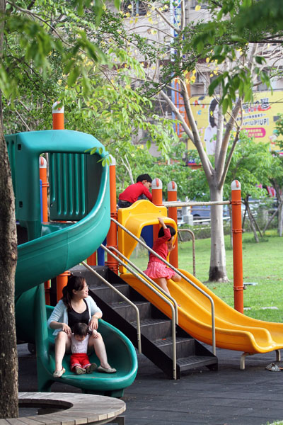 整治後的檨仔林埤濕地公園，讓社區孩子們多處嬉遊歡樂之地。(圖/ 蔡明余攝)