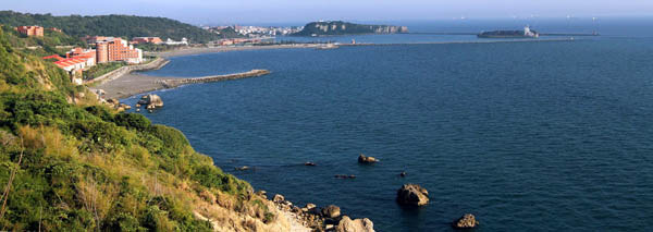 藍色海洋，讓夏天高雄更增魅力。(圖/蔡明余攝)