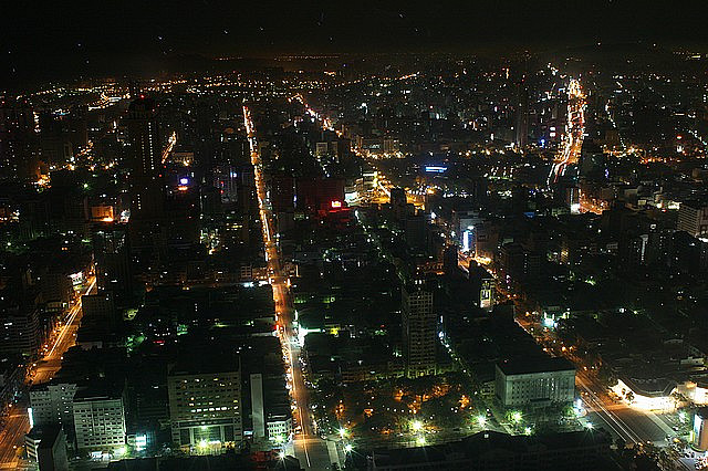 美麗的高雄夜景，令人沉醉。(圖/ wso攝)