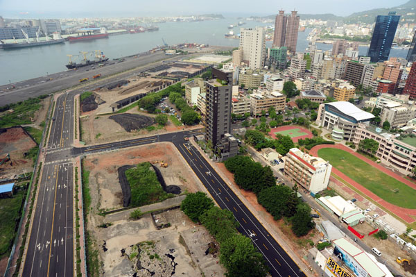 60期重劃區道路全線貫通，讓市區直達港灣更便捷。(圖/鮑忠暉攝)