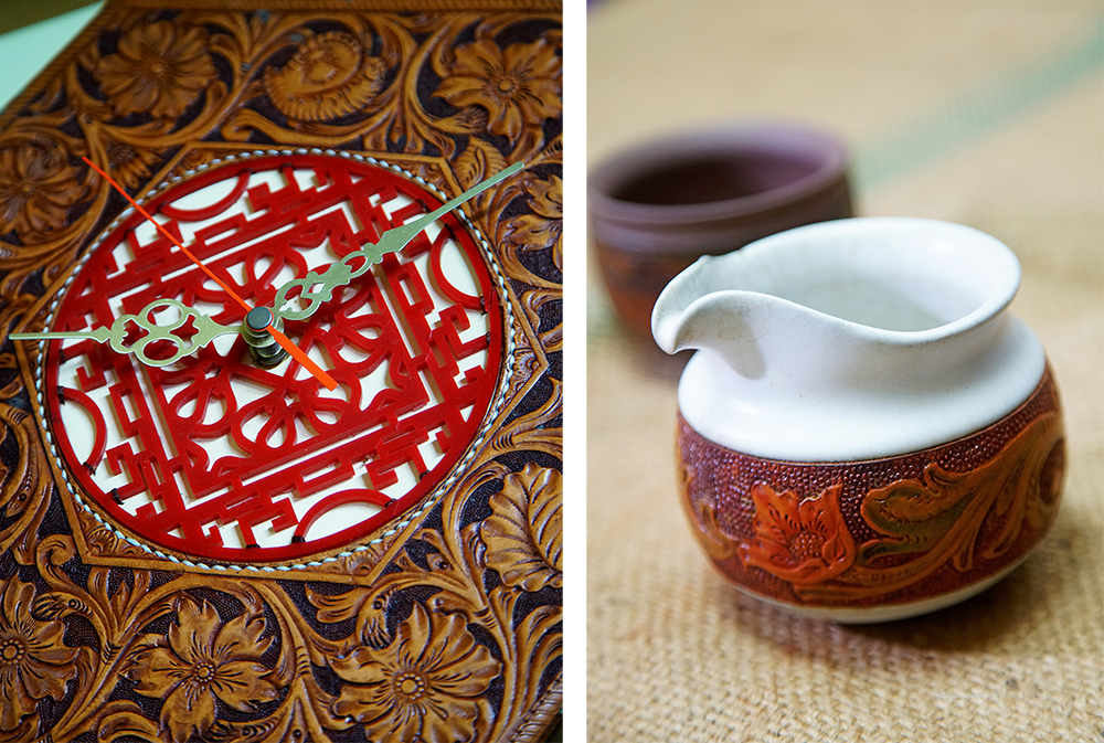 （左）結合窗花圖案設計的皮雕時鐘玩出新花樣。（右）皮革與陶土結合的陶杯創作，是袁子傑複合媒材的代表作之一。