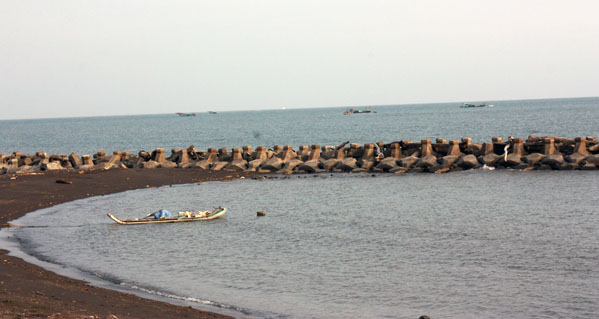 林園汕尾灣寧靜的氣氛，頗有遠離塵囂的意境。（圖/洪崑哲 攝）