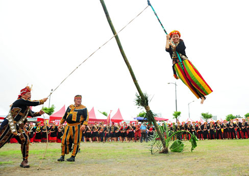 南島文化博覽會系列活動與原住民聯合豐年祭，每年以一個原住民族群為主題，分享不同族群文化面貌。（圖/鮑忠暉 攝）