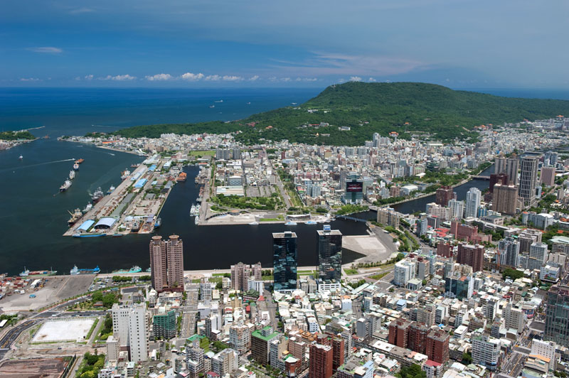 高雄的高樓層飯店可欣賞高雄的山海河美景。（圖∕鮑忠暉 攝）