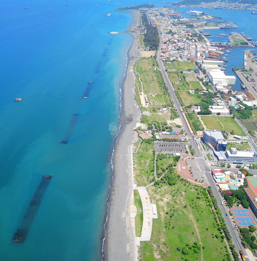 旗津區海岸線保護計畫工程艱鉅浩大。（圖∕台灣采奕傳播科技公司  攝）