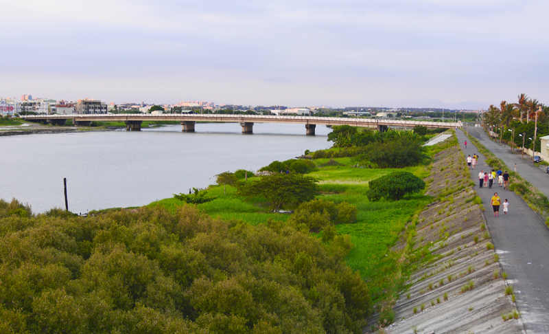 經市府努力整治，二仁溪再現昔日美景。（圖∕張簡英豪 攝）