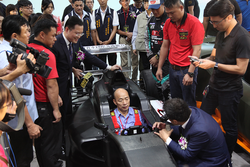 市長韓國瑜的賽車初體驗。