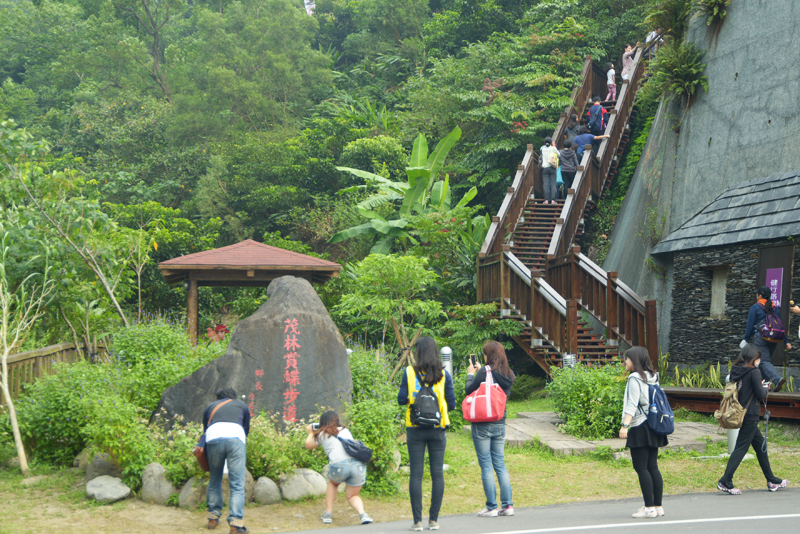 原鄉道路橋梁重建完成帶來觀光人潮。（圖∕鮑忠暉 攝）