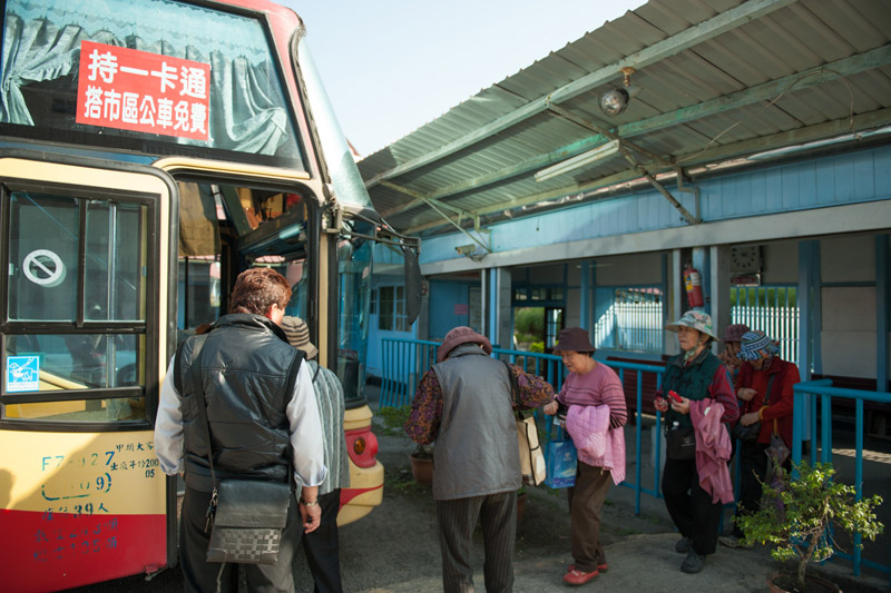 今年2月底前持一卡通搭公車免費的優惠，替公車運載量衝出好成績。（圖∕李士豪 攝）