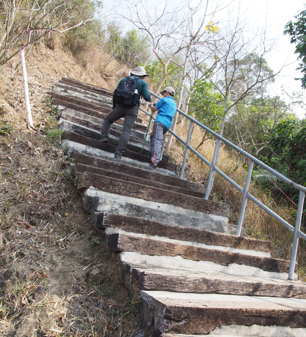 旗尾山坡度大，登山須有一些體力。（圖∕張筧 攝）