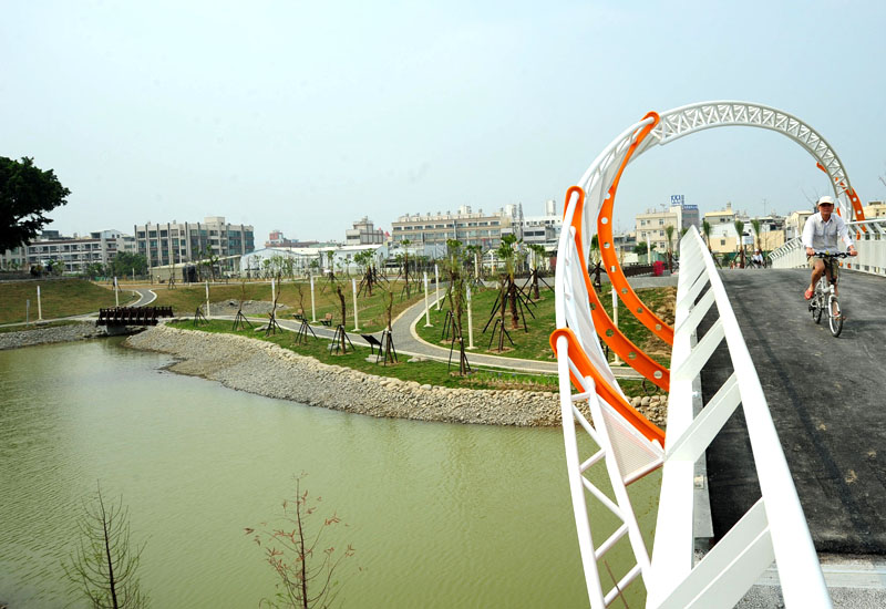 右昌第三公墓遷移後闢建為美麗的右昌森林公園。（圖∕鮑忠暉 攝）