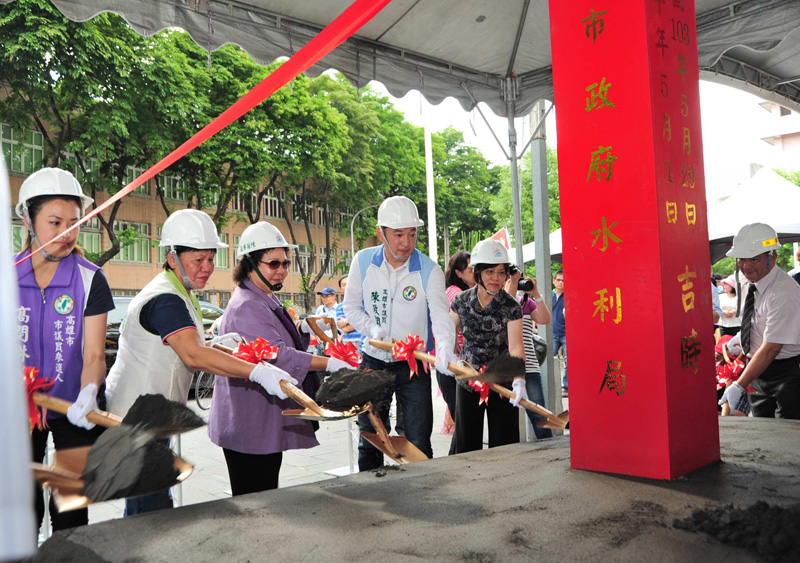 陳菊市長主持岡山橋頭污水下水道工程動土典禮。（圖∕鮑忠暉 攝）