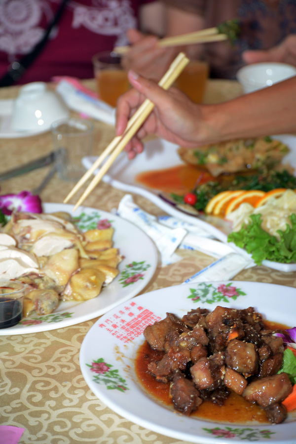 以在地食材烹調的寶來饗宴呈現出獨特在地風味。（圖∕鮑忠暉 攝）