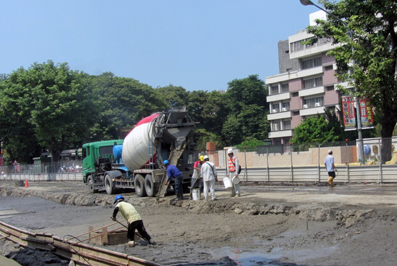 市府嚴密監控施工品質讓重建工程做到最好。（圖∕高雄市政府工務局 提供）