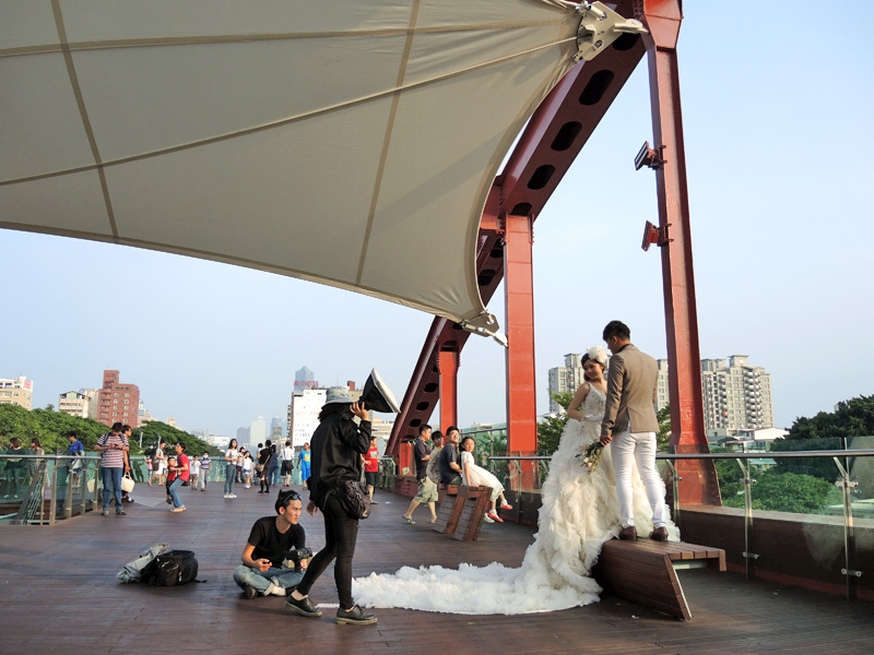 天空雲台一開放立即成為拍婚紗的熱門景點。（圖∕徐世雄 攝）