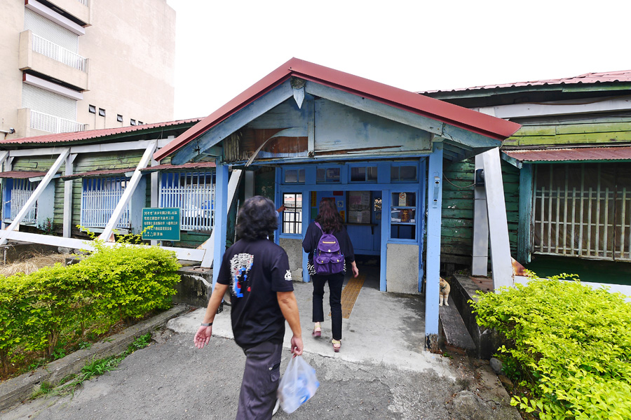 木造的六龜車站原是日治時期所建造的旅館。（圖∕張簡英豪 攝）