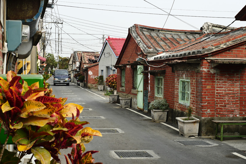 悠閒沉靜的鹽田社區有濃濃懷舊風情。（圖∕張簡英豪 攝）