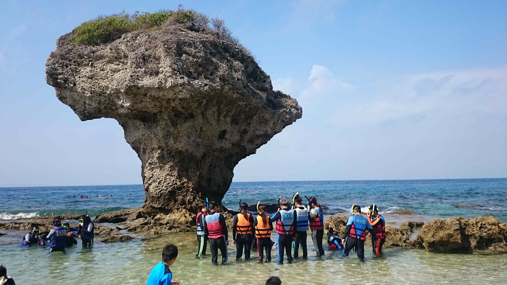 小琉球特殊的珊瑚礁風光，有海上公園之稱。（圖/李昀諭 攝）