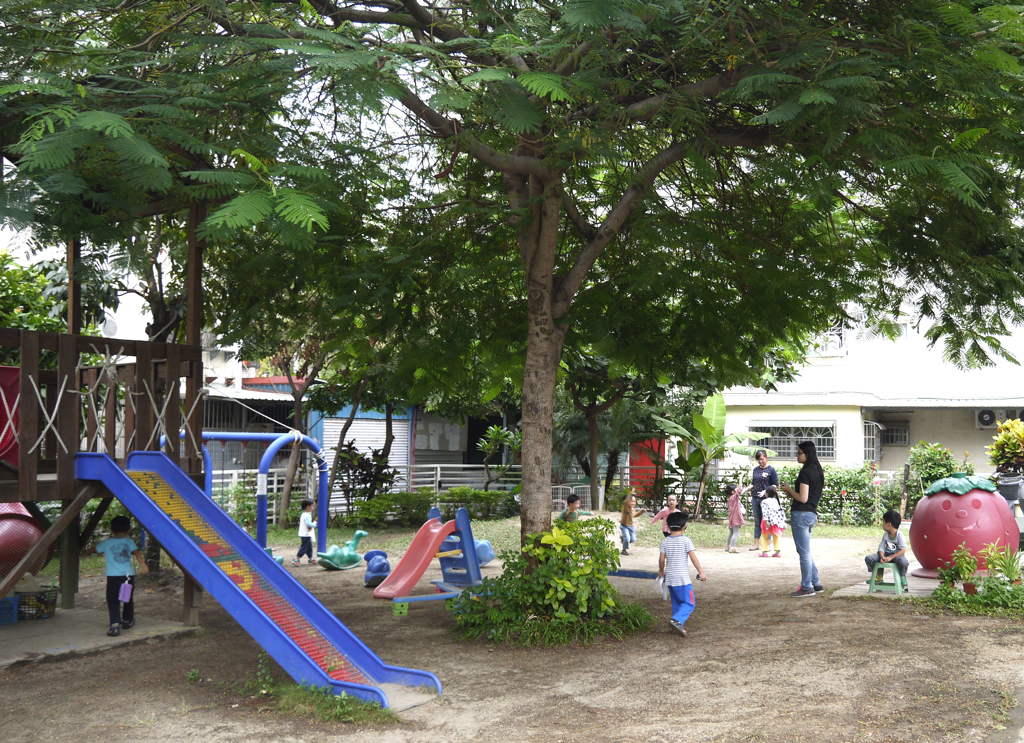 五甲社區自治非營利幼兒園中，學校課程採共治共決，共享社區資源與教學成果。（圖/李昀諭 攝）