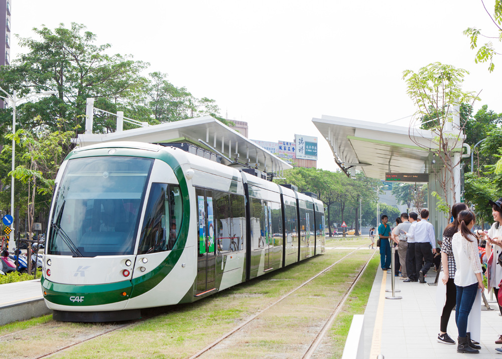 輕軌上路 體驗高雄光榮時刻