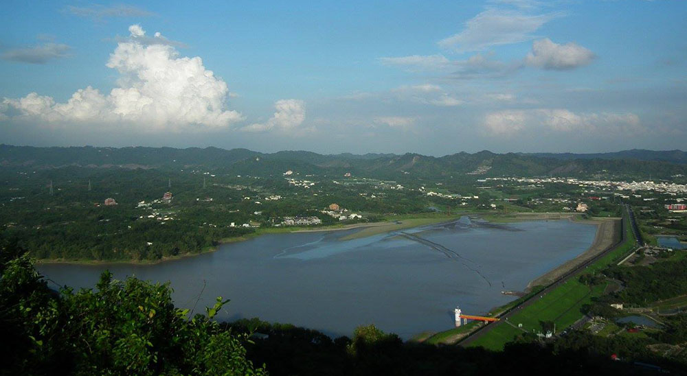 小崗山鳥瞰阿公店水庫。（董增立·攝影）