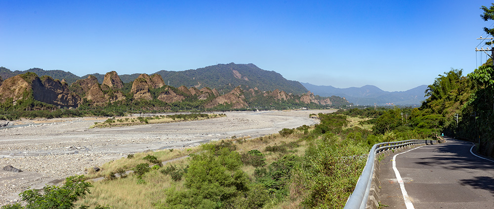 隋元堅最喜歡的六龜，是在台27線上遠眺十八羅漢山山景。（郭欣宜‧攝影）