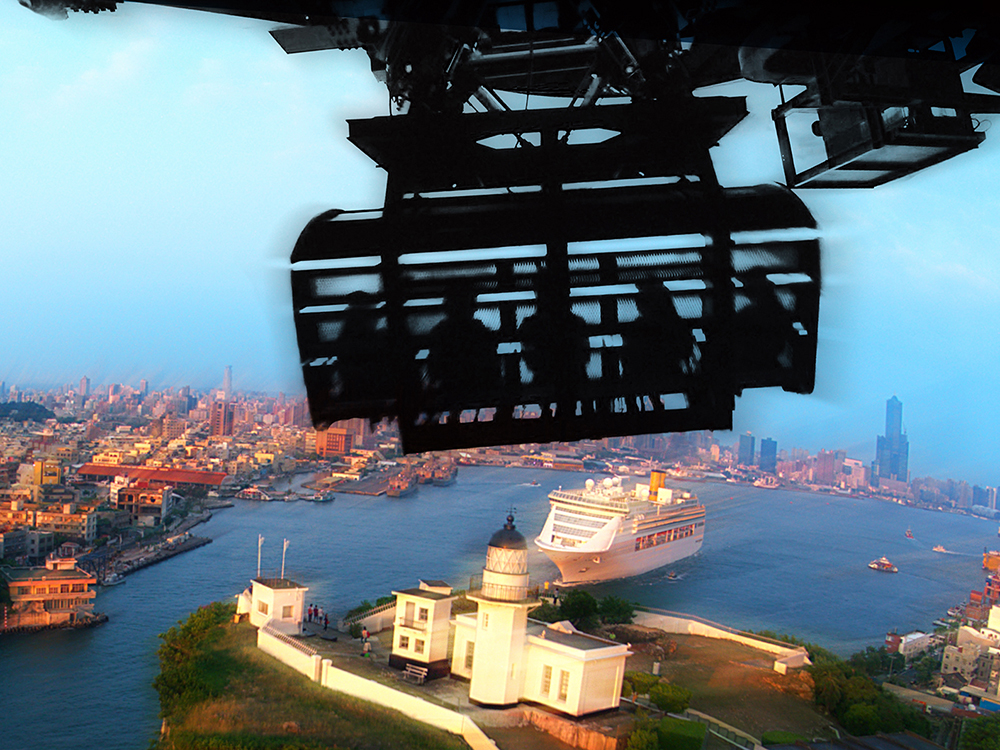 體驗「動感台灣」的模擬飛行，也能看到高雄市海港景致。（圖片提供／義联集團）