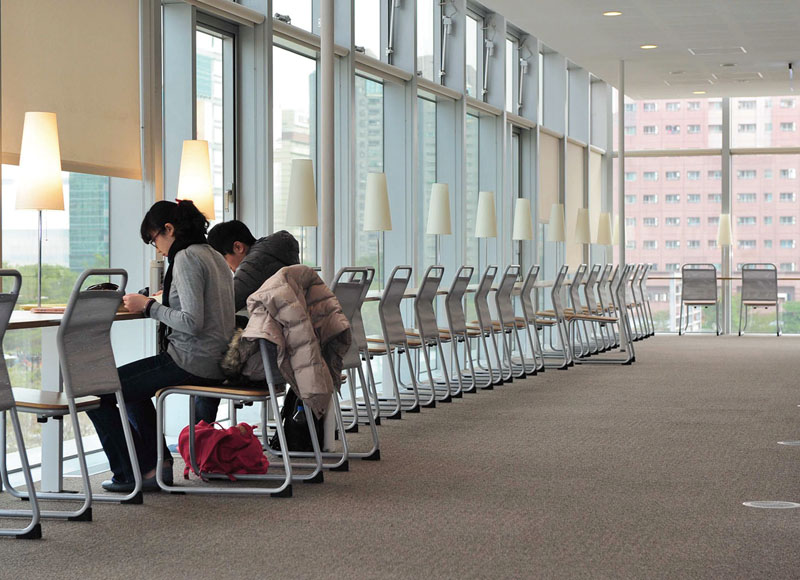 Kaohsiung Main Public Library offers a fascinating reading environment.