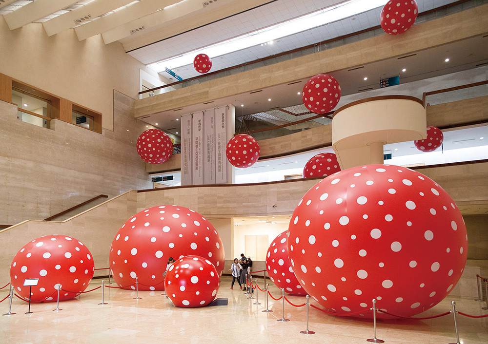 圓點執念 Dots Obession 2015