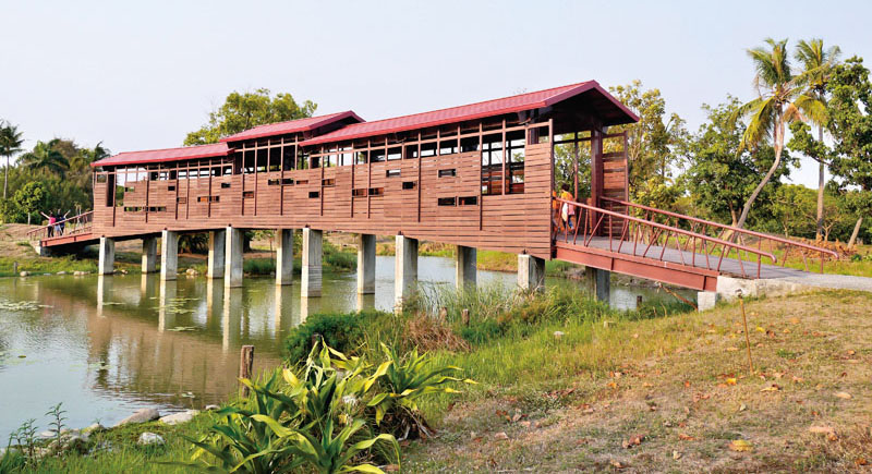 小木屋人行橋 Covered footbridge